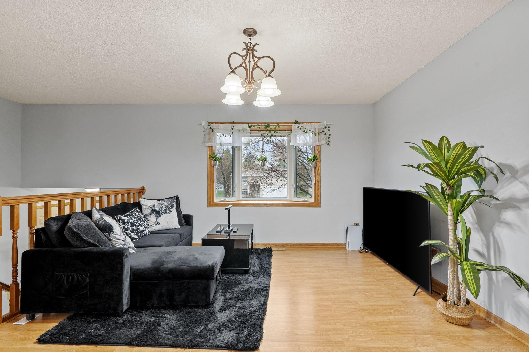 5-web-or-mls-3411 E Mineral-5.jpg