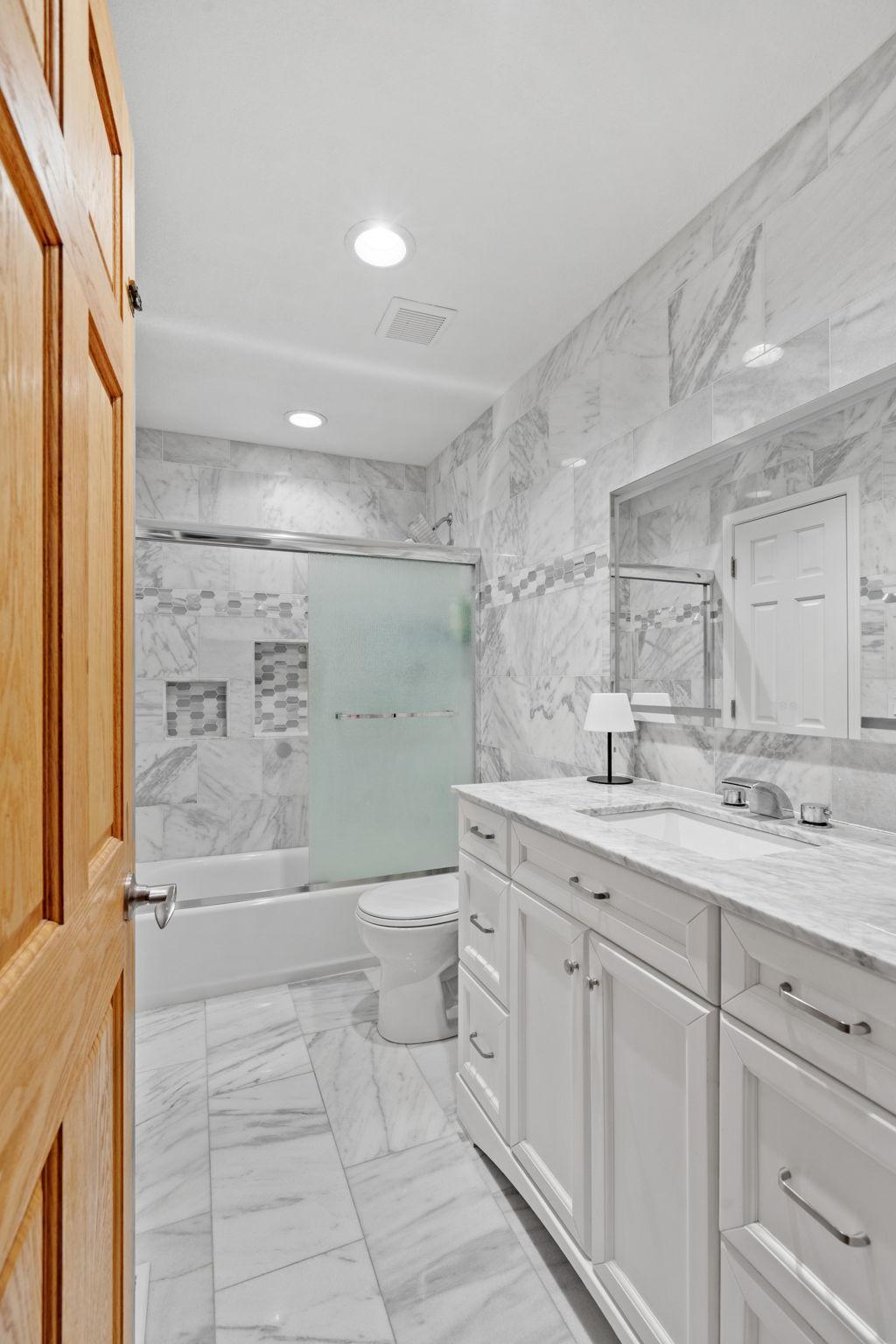 16-web-or-mls-3411 E Mineral-16.jpg