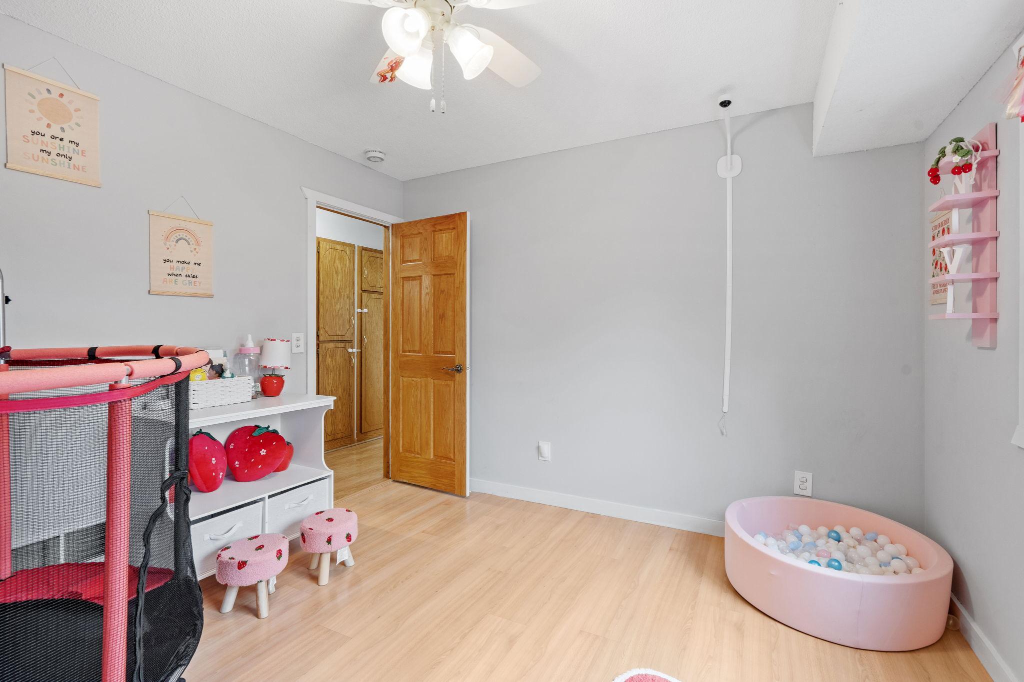 14-web-or-mls-3411 E Mineral-14.jpg