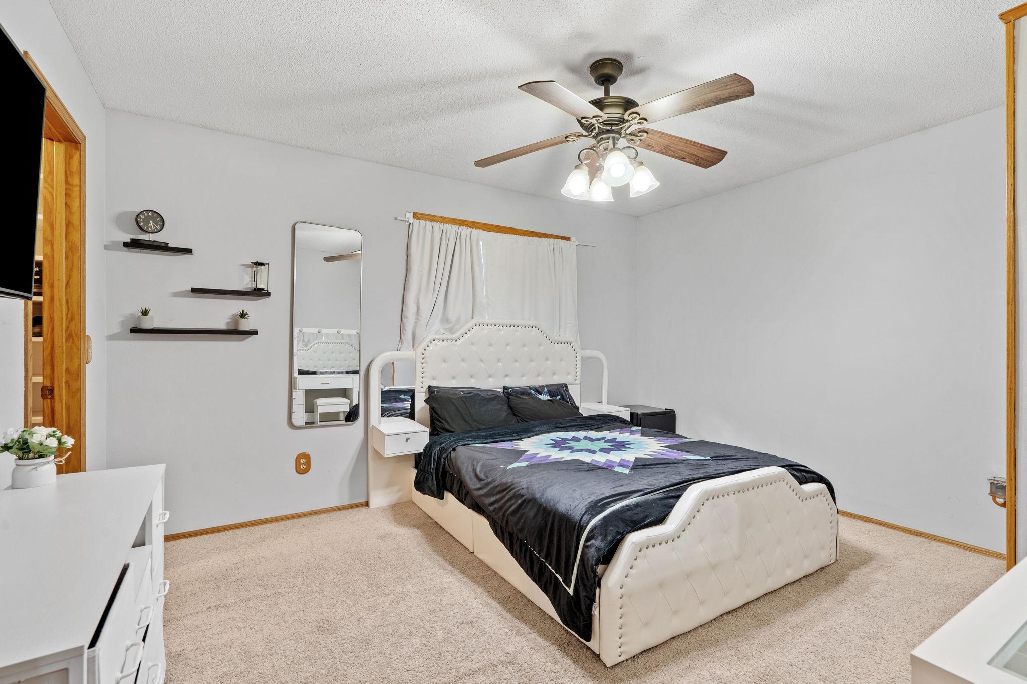 17-web-or-mls-3411 E Mineral-17.jpg