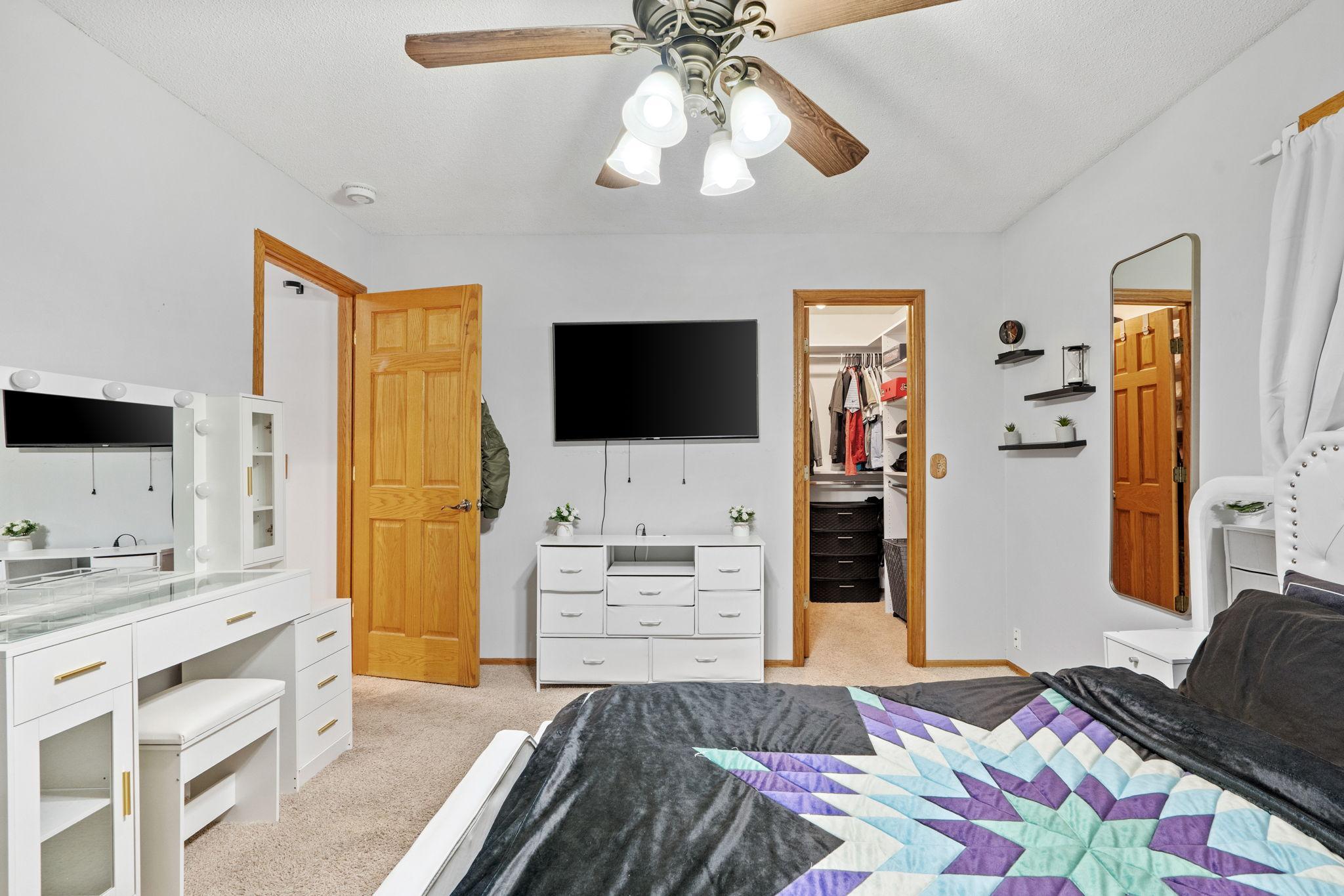 19-web-or-mls-3411 E Mineral-19.jpg