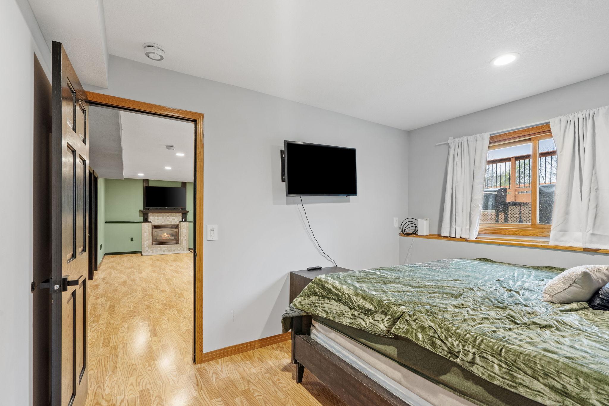 30-web-or-mls-3411 E Mineral-30.jpg