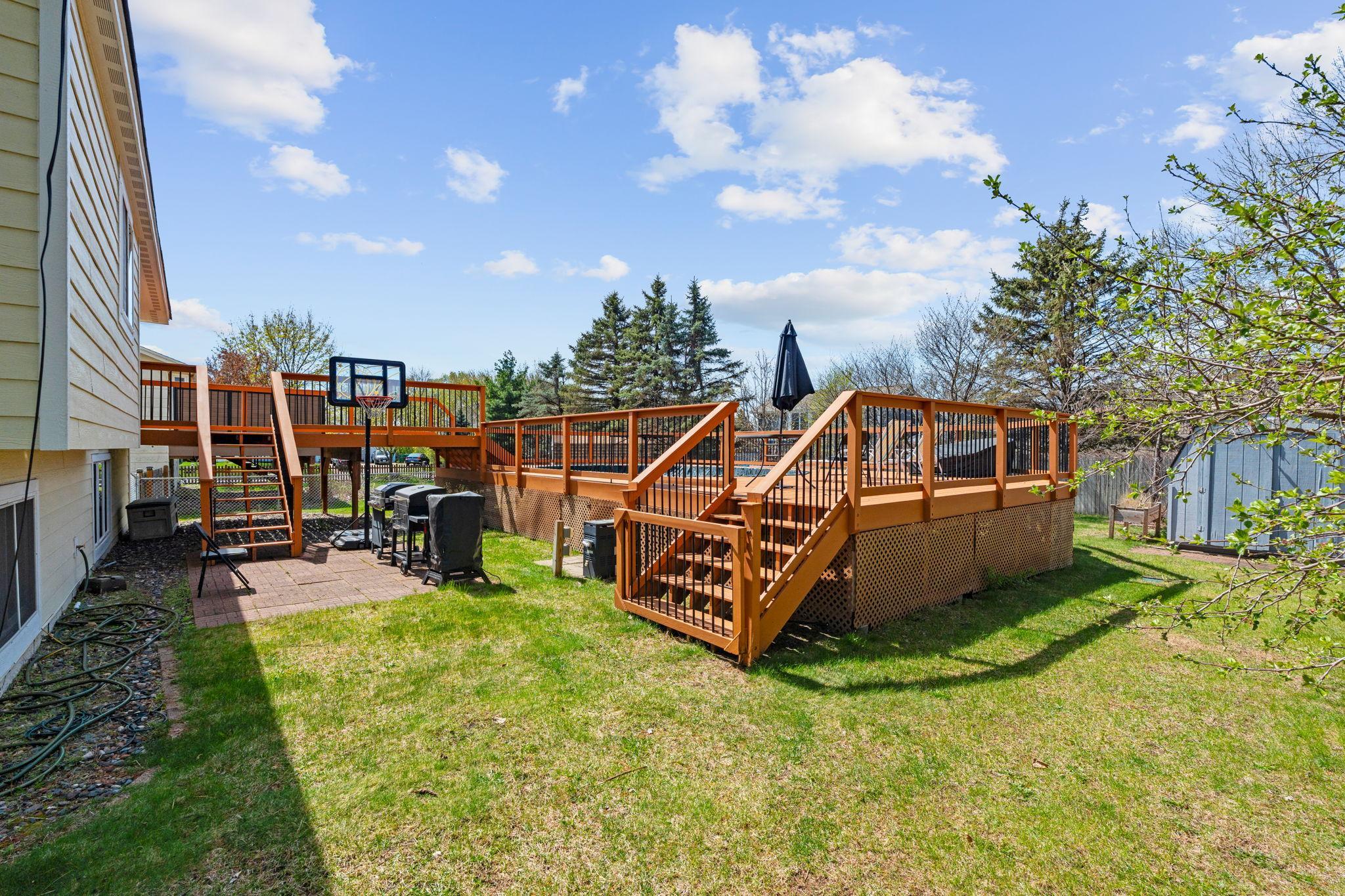 3-web-or-mls-3411 E Mineral Pond Blvd Exteriors-3.jpg