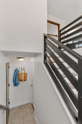 13-web-or-mls-6558 Upper 35th St N-13.jpg