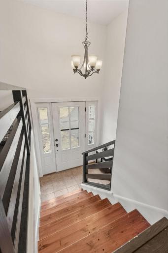 14-web-or-mls-6558 Upper 35th St N-14.jpg