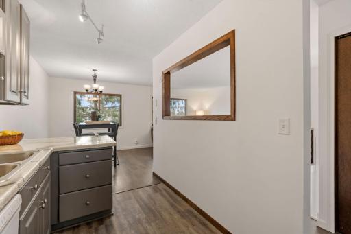23-web-or-mls-6558 Upper 35th St N-23.jpg