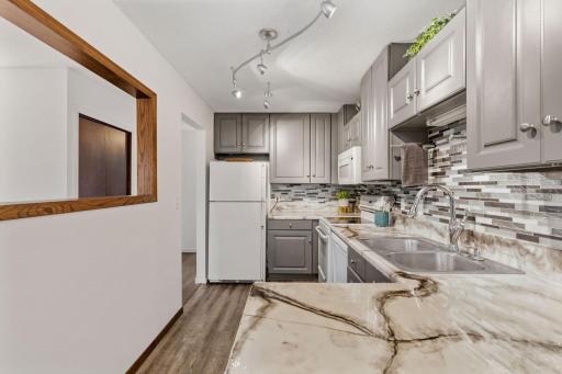 21-web-or-mls-6558 Upper 35th St N-21.jpg
