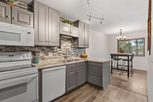 22-web-or-mls-6558 Upper 35th St N-22.jpg