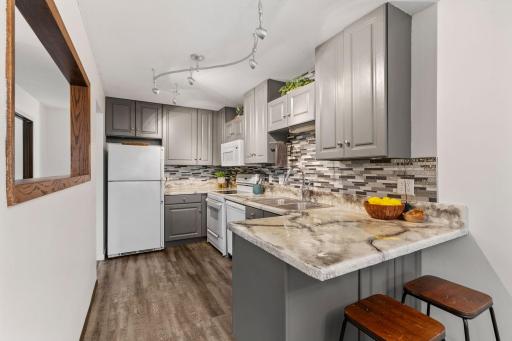 20-web-or-mls-6558 Upper 35th St N-20.jpg