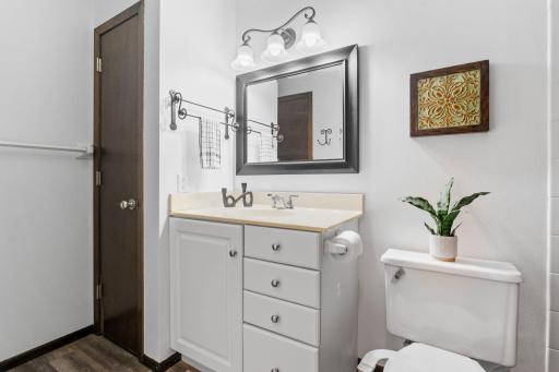 30-web-or-mls-6558 Upper 35th St N-30.jpg