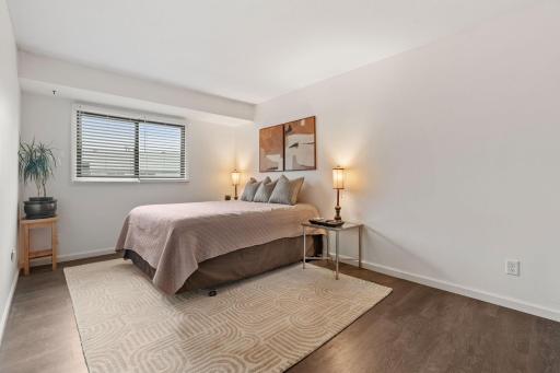 27-web-or-mls-6558 Upper 35th St N-27.jpg