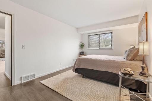 28-web-or-mls-6558 Upper 35th St N-28.jpg