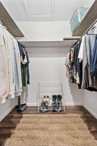 26-web-or-mls-6558 Upper 35th St N-26.jpg