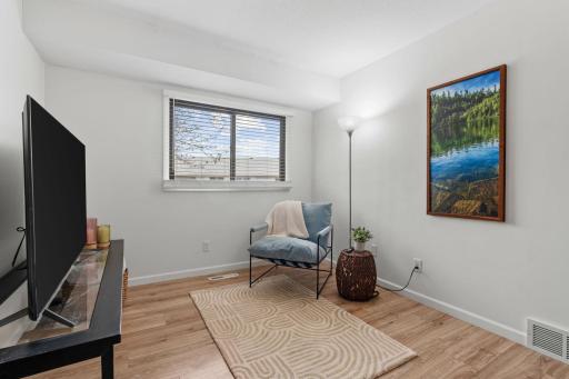32-web-or-mls-6558 Upper 35th St N-32.jpg