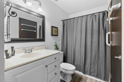 31-web-or-mls-6558 Upper 35th St N-31.jpg