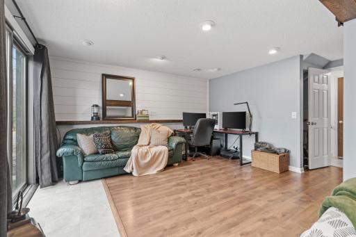 35-web-or-mls-6558 Upper 35th St N-35.jpg