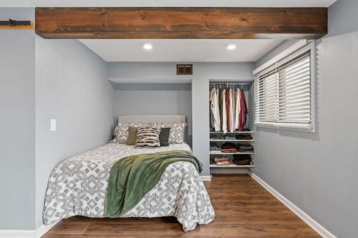 37-web-or-mls-6558 Upper 35th St N-37.jpg