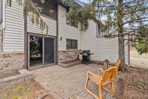 6558 Upper 35th Street N, Oakdale, MN 55128