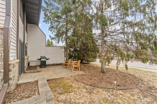 6558 Upper 35th Street N, Oakdale, MN 55128
