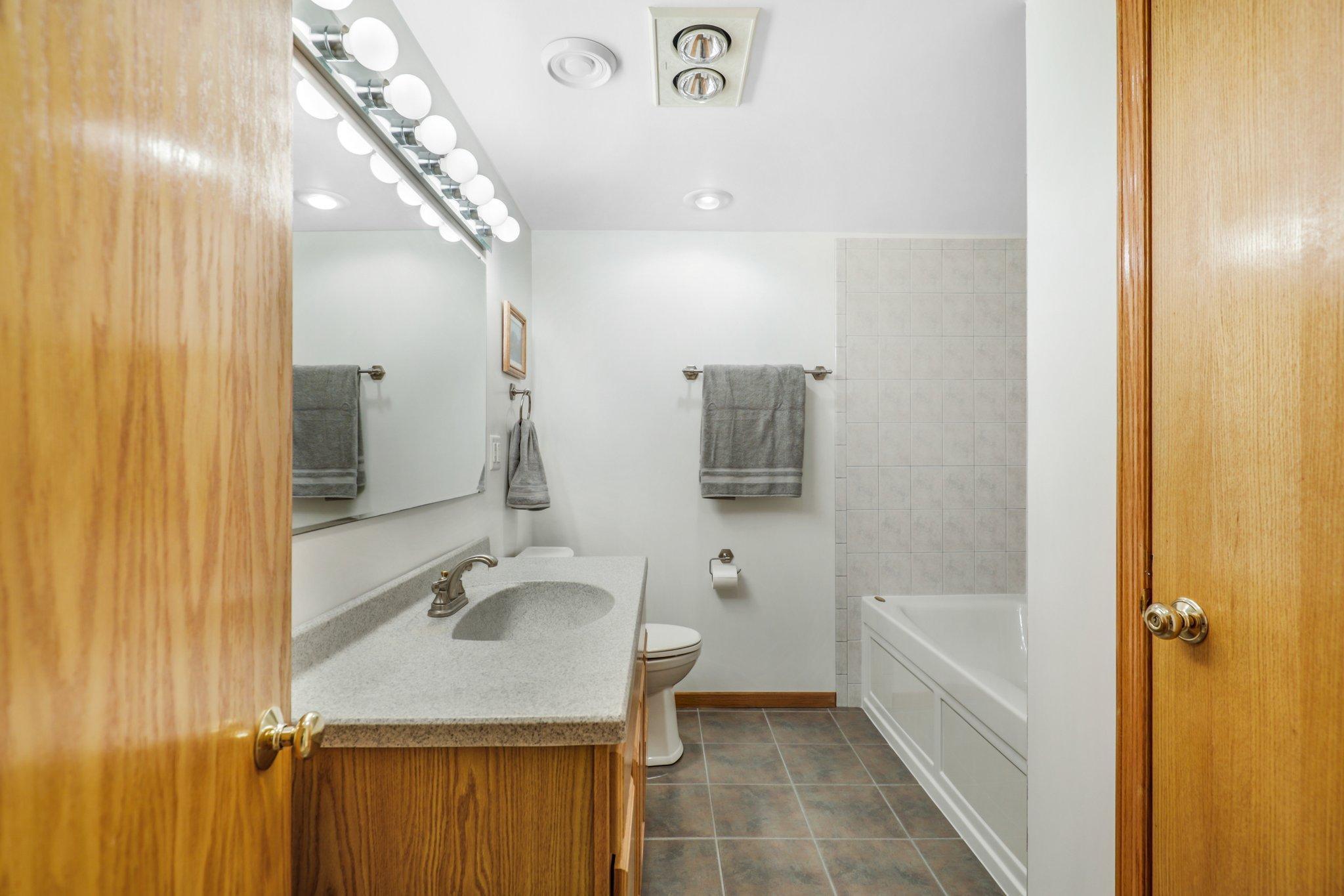 Lower level full bath