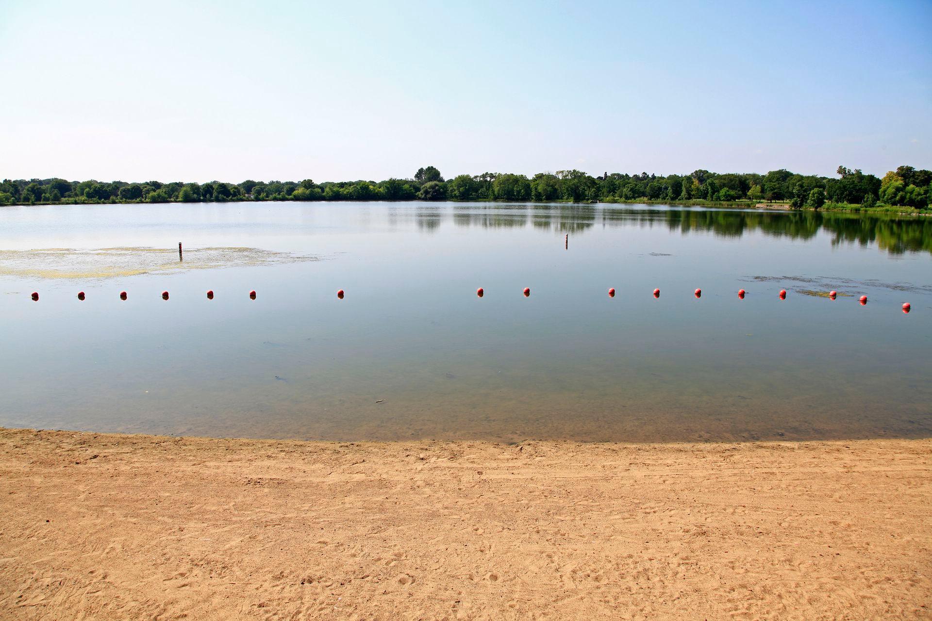 Lake Hiawatha Park is just a few blocks away, with trails, playgrounds, and beaches.
