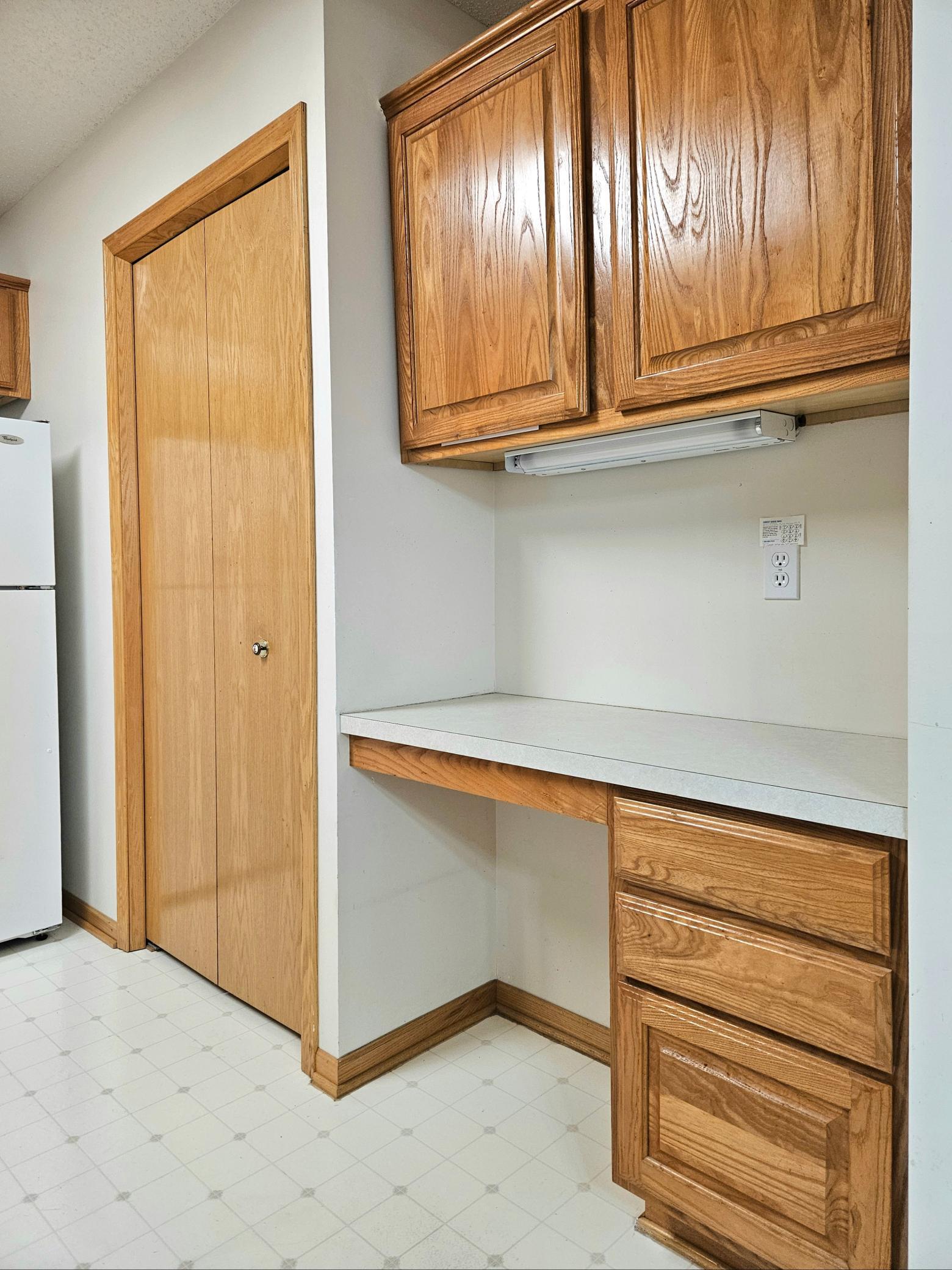Built-in desk / Pantry