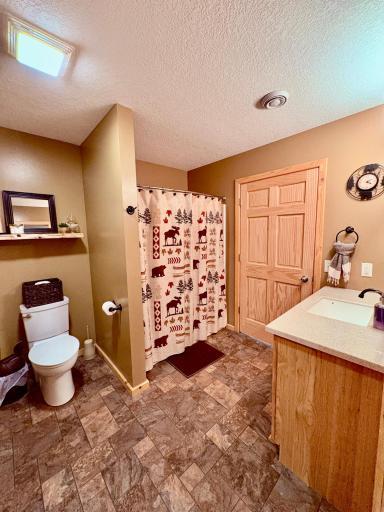 Walk through full bath