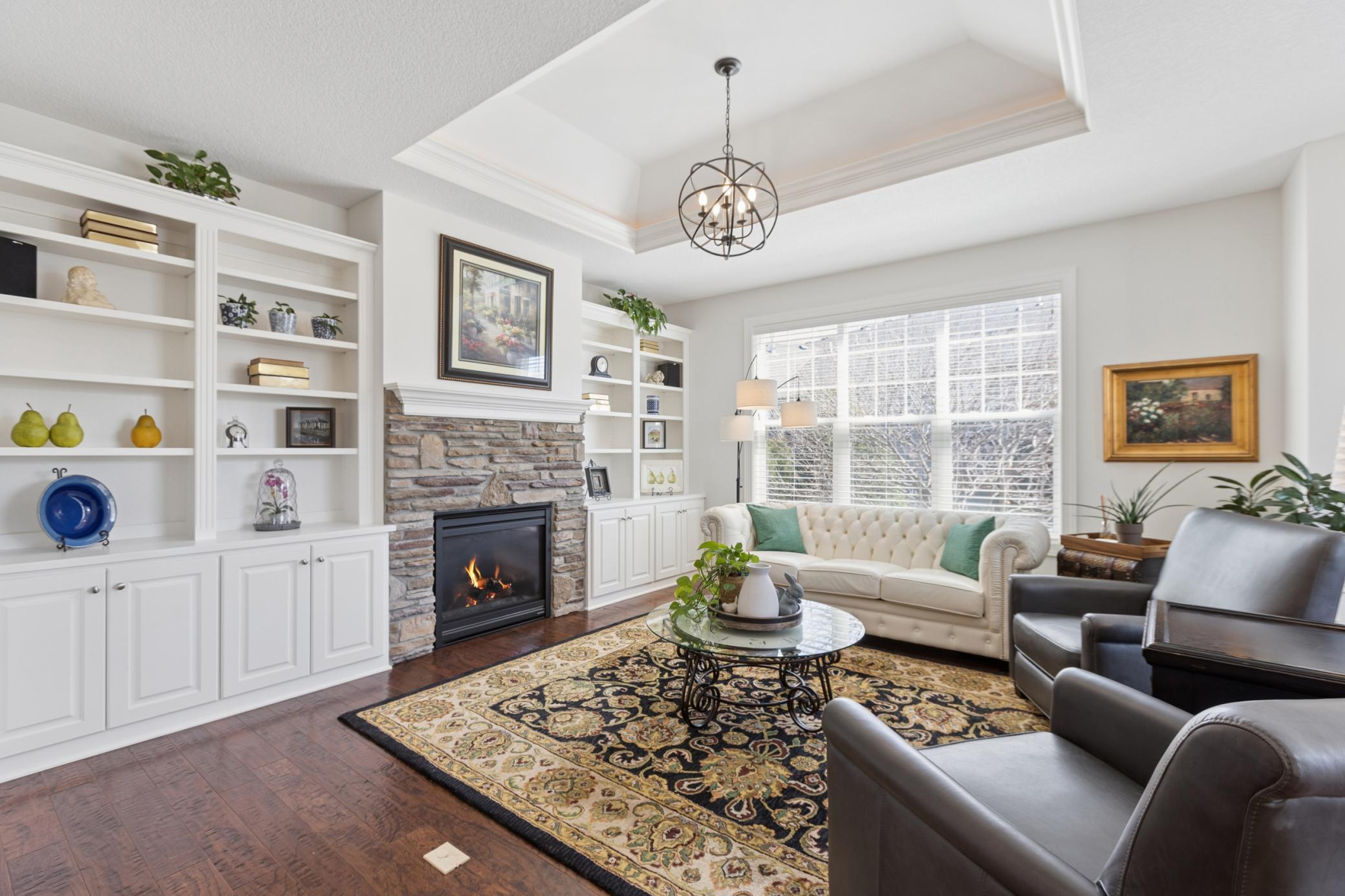 Gas Fire Place, Coved Ceiling