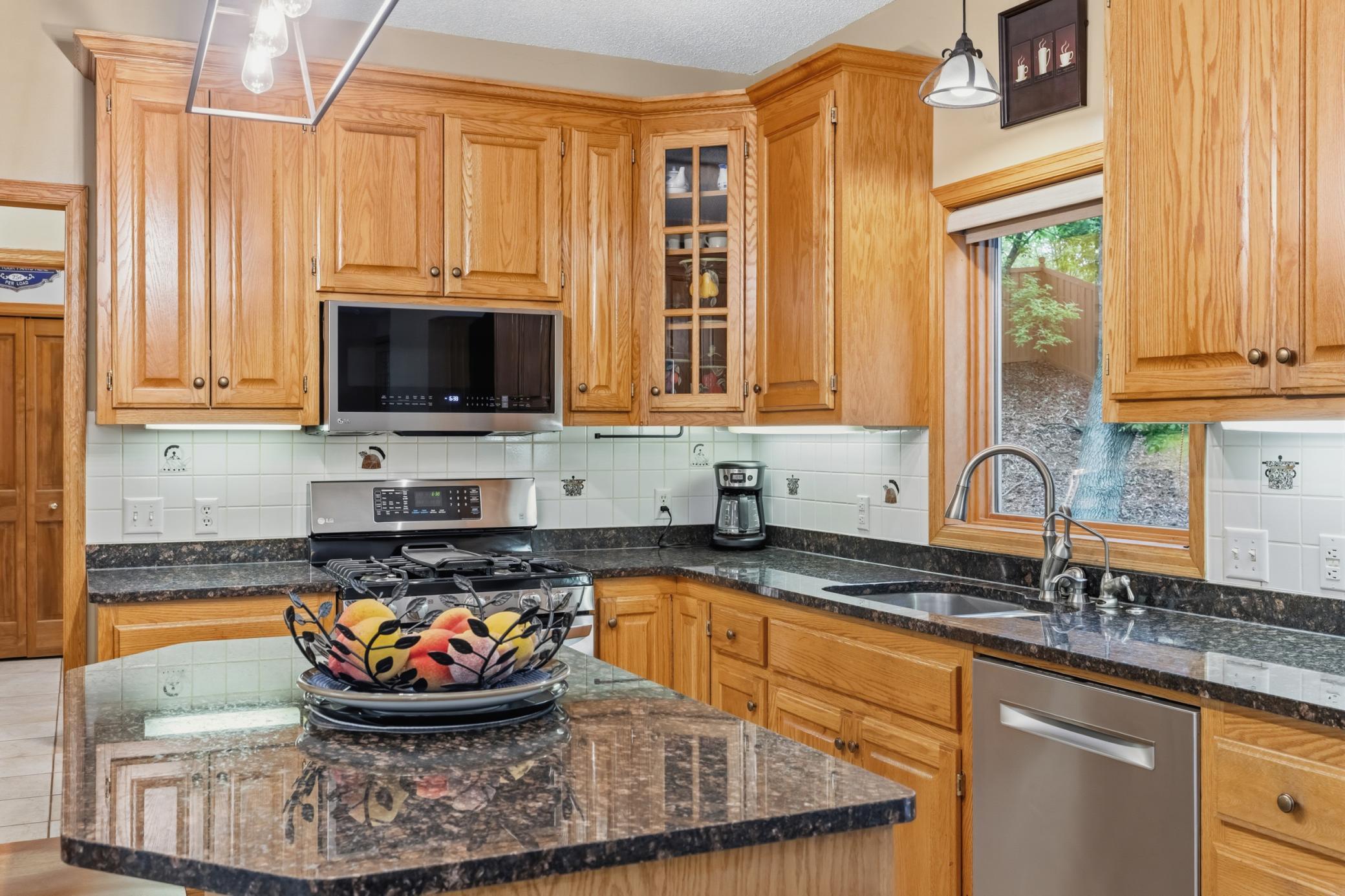The kitchen with the island.
