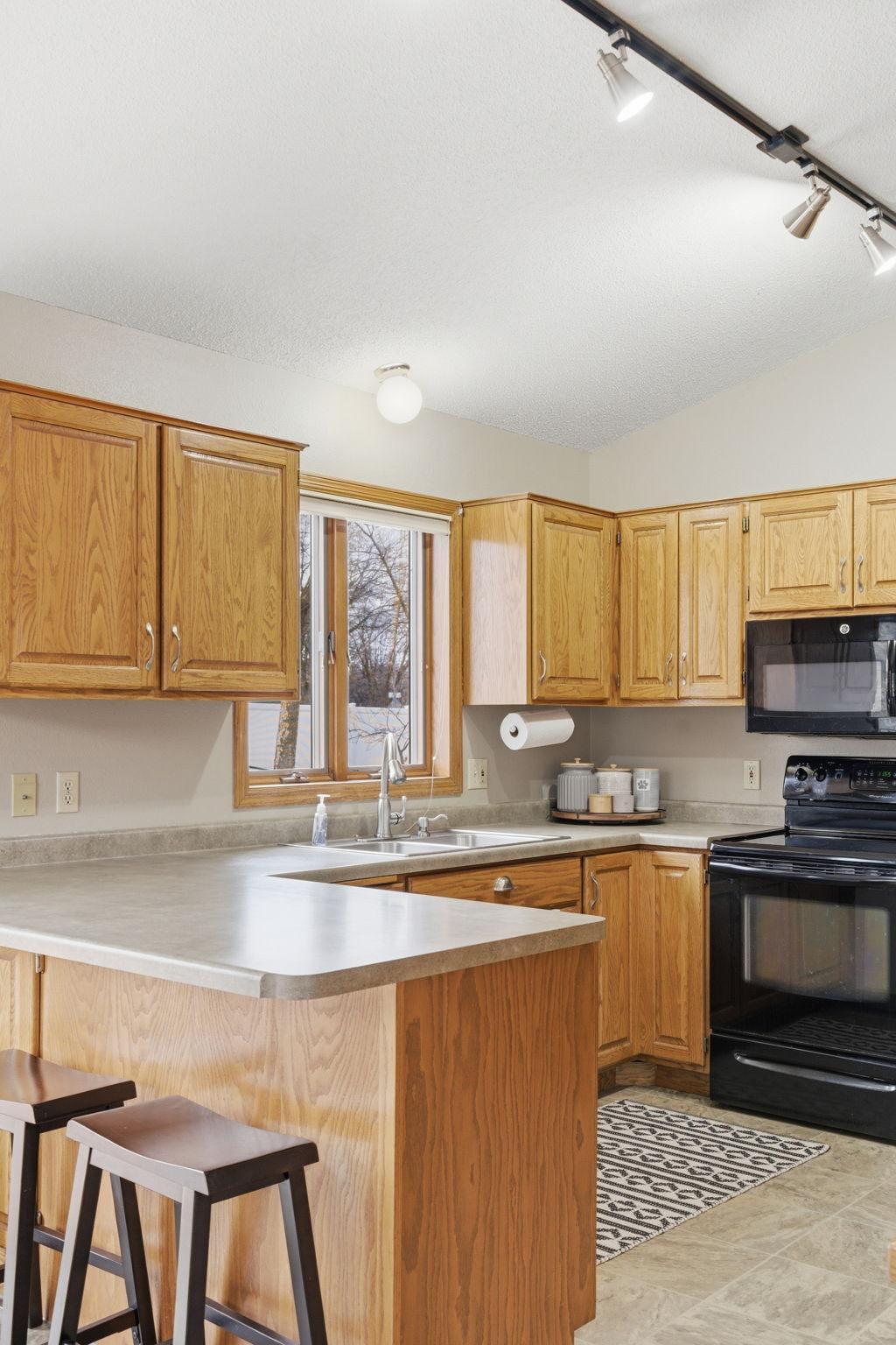 24-web-or-mls-1837 Red River Trail-24.jpg