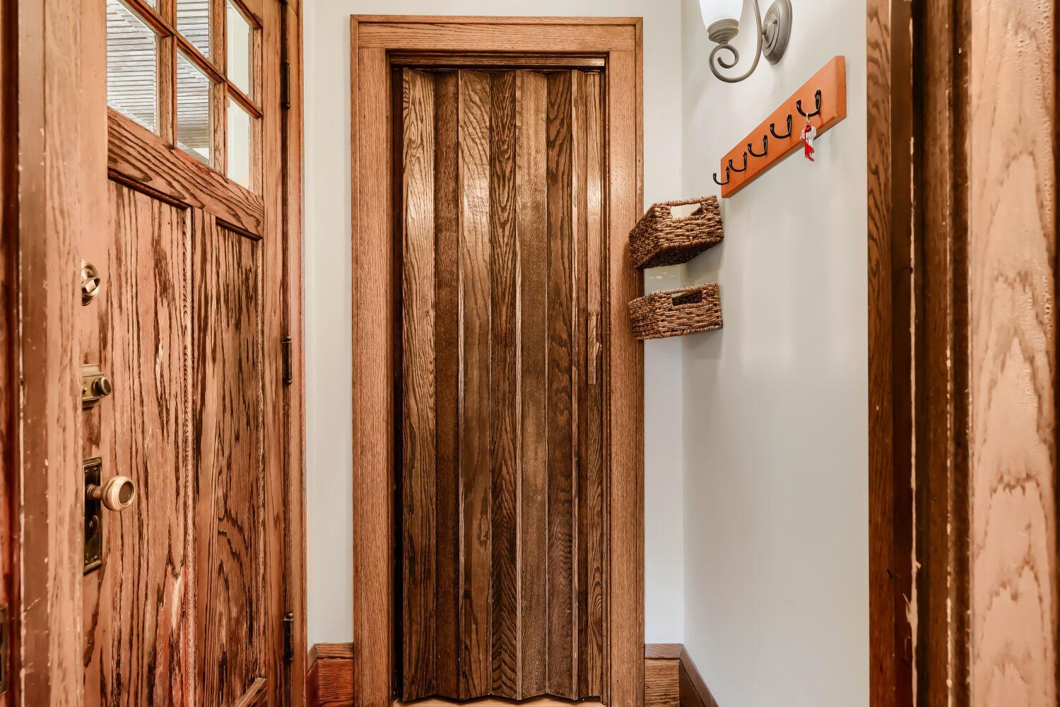Entryway with entry closet