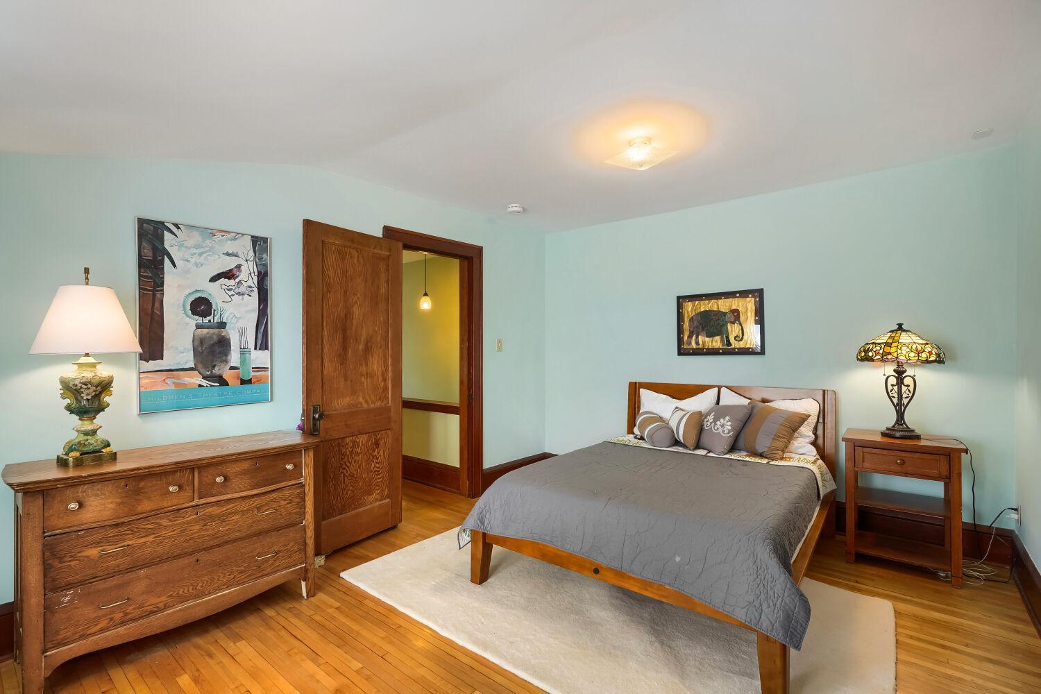 Upper level primary suite