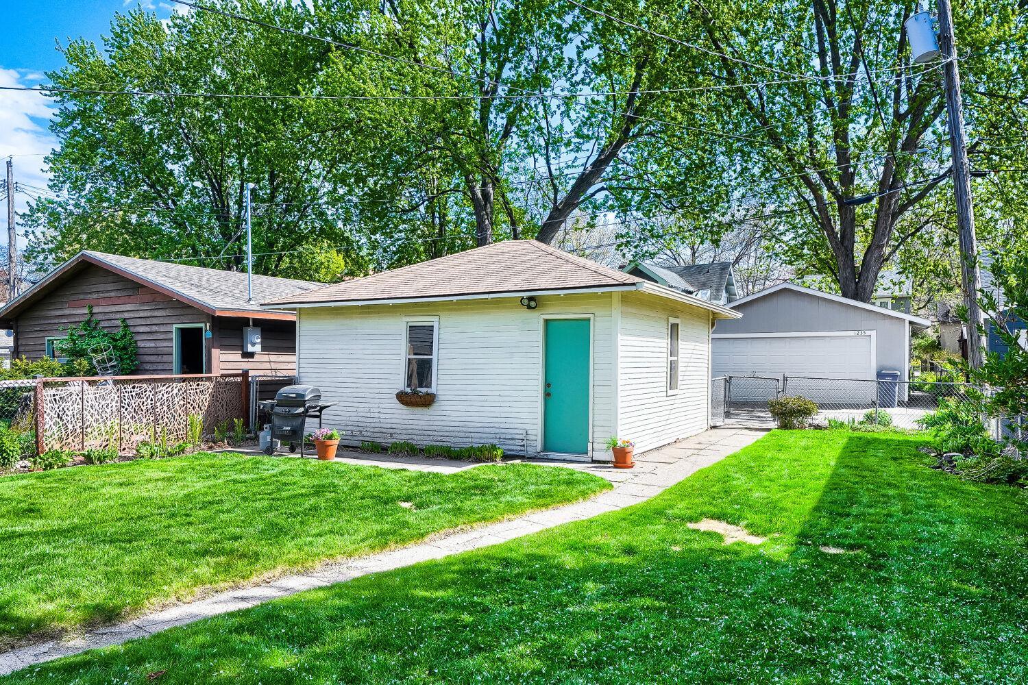 So much lawn space!