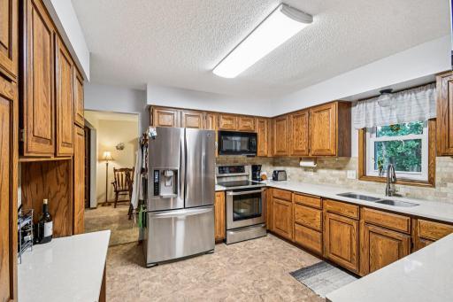 19-web-or-mls-Danbury Path-S0608-017.jpeg