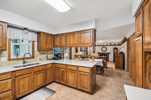 20-web-or-mls-Danbury Path-S0608-018.jpeg