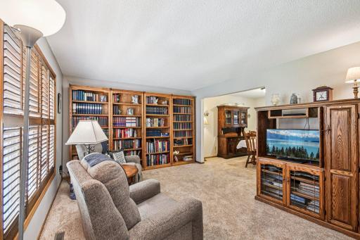 30-web-or-mls-Danbury Path-S0608-028.jpeg