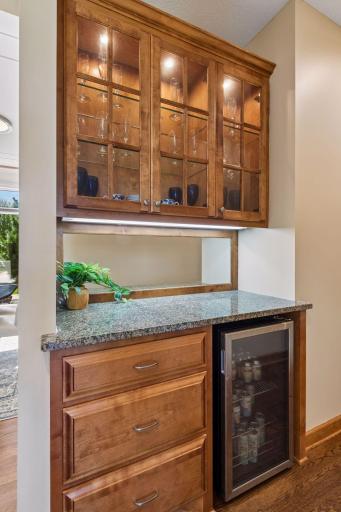 1676 Isabella Parkway, Chaska, MN 55318