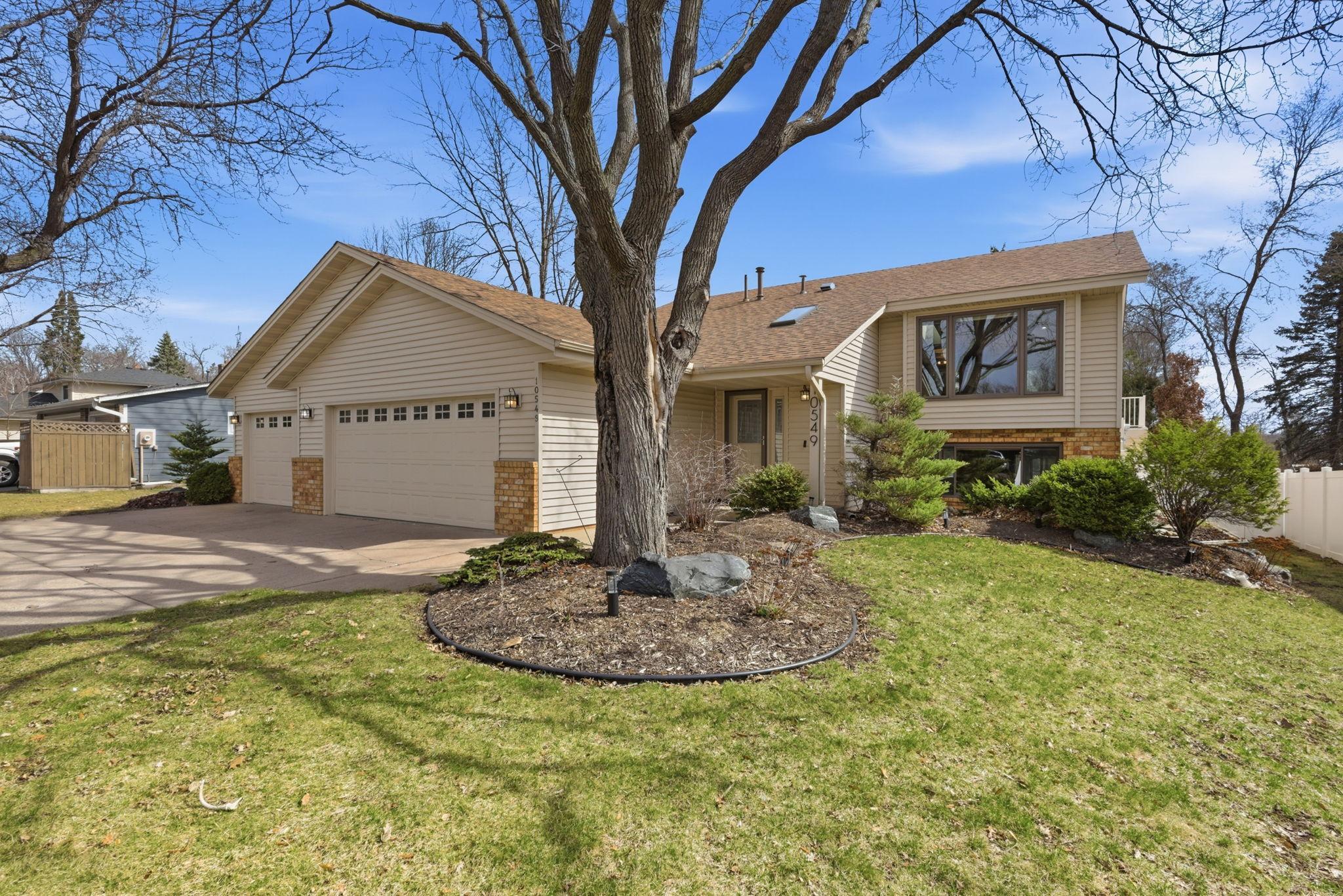 Welcome to 10549 Kentucky Avenue S!