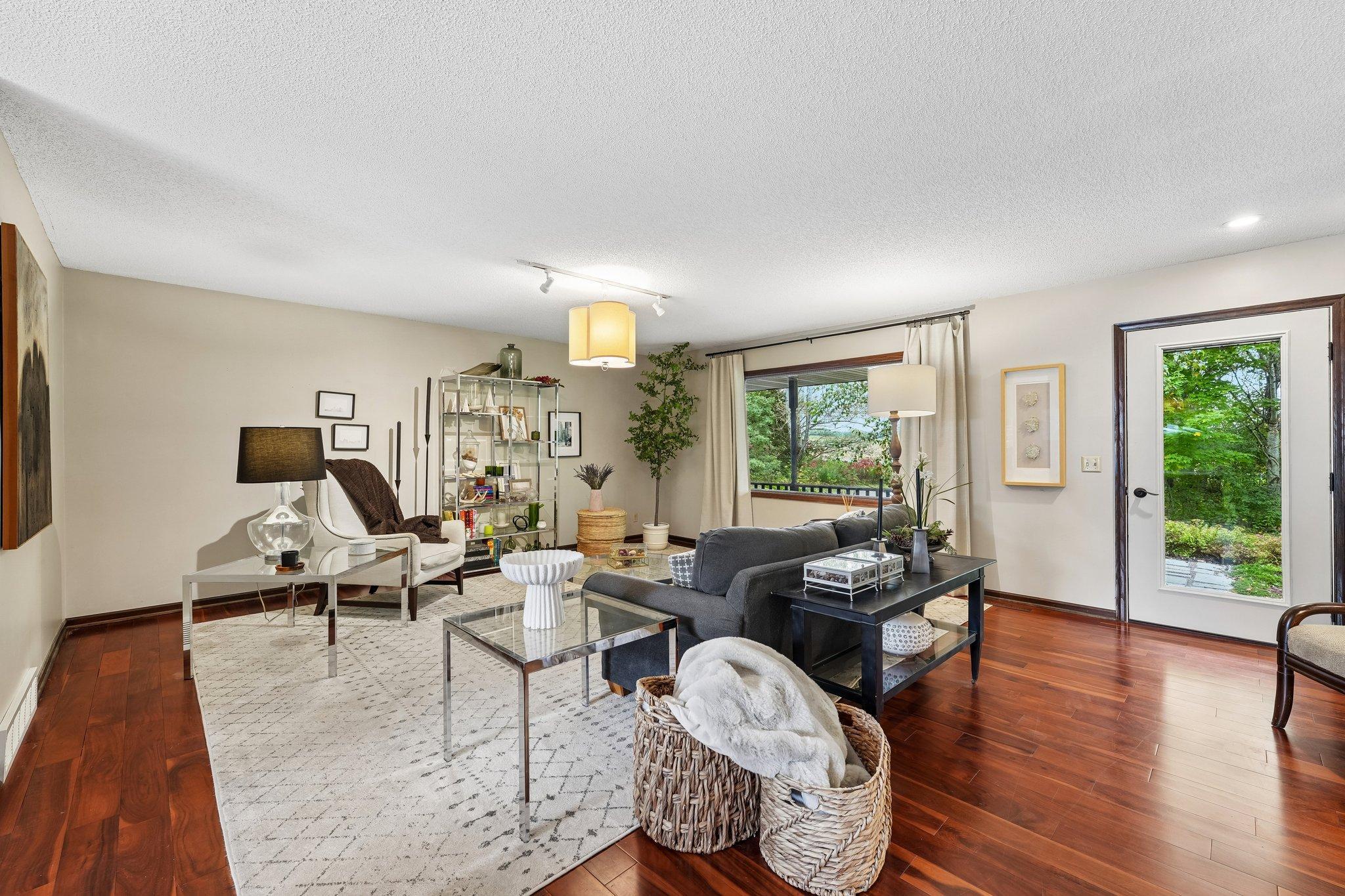 10-web-or-mls-W10282 County Road Ff-S2909-010.jpg