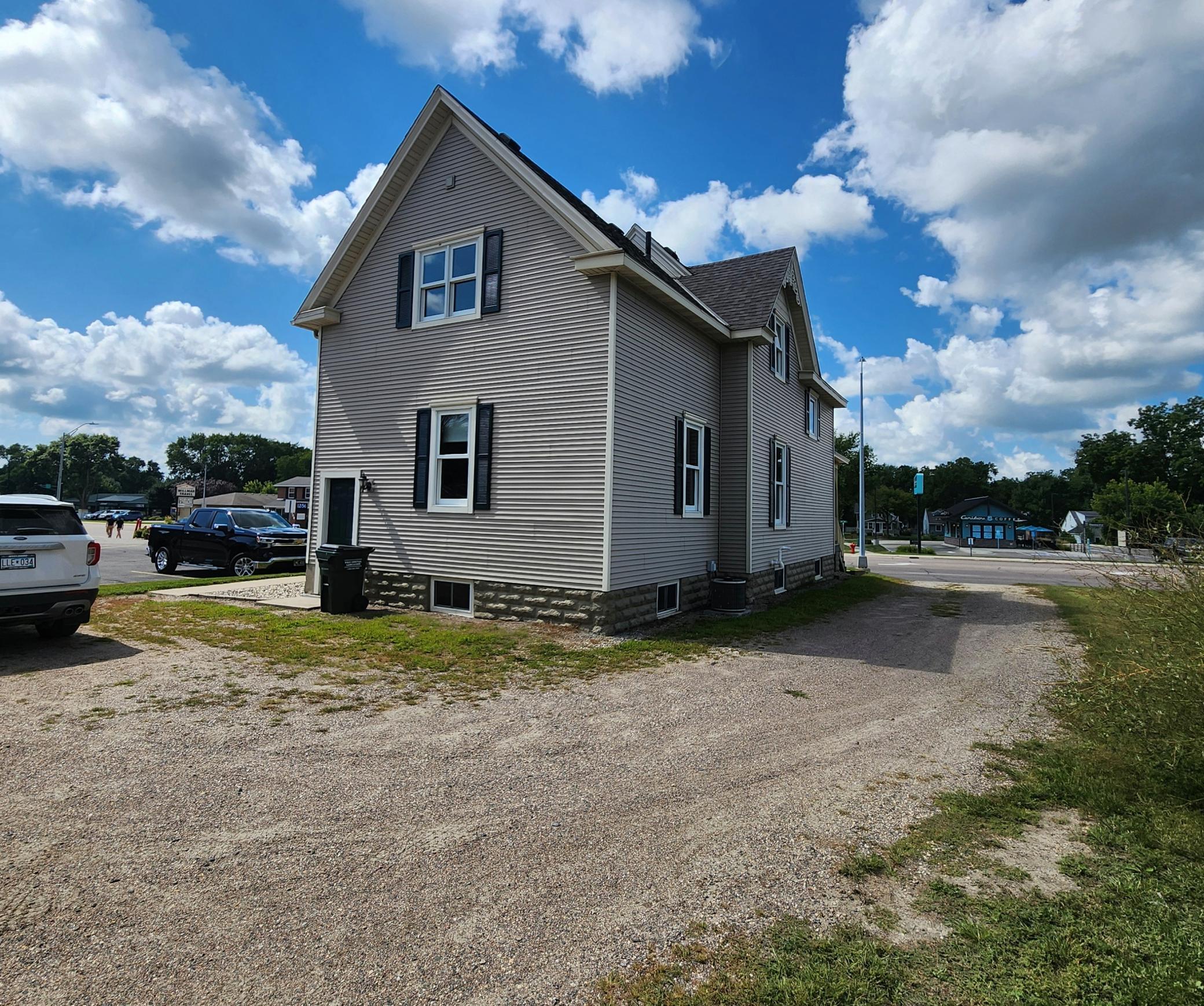 Side Entry Driveway.jpg