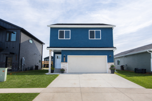 6590 68th Street S, Horace, ND 58047