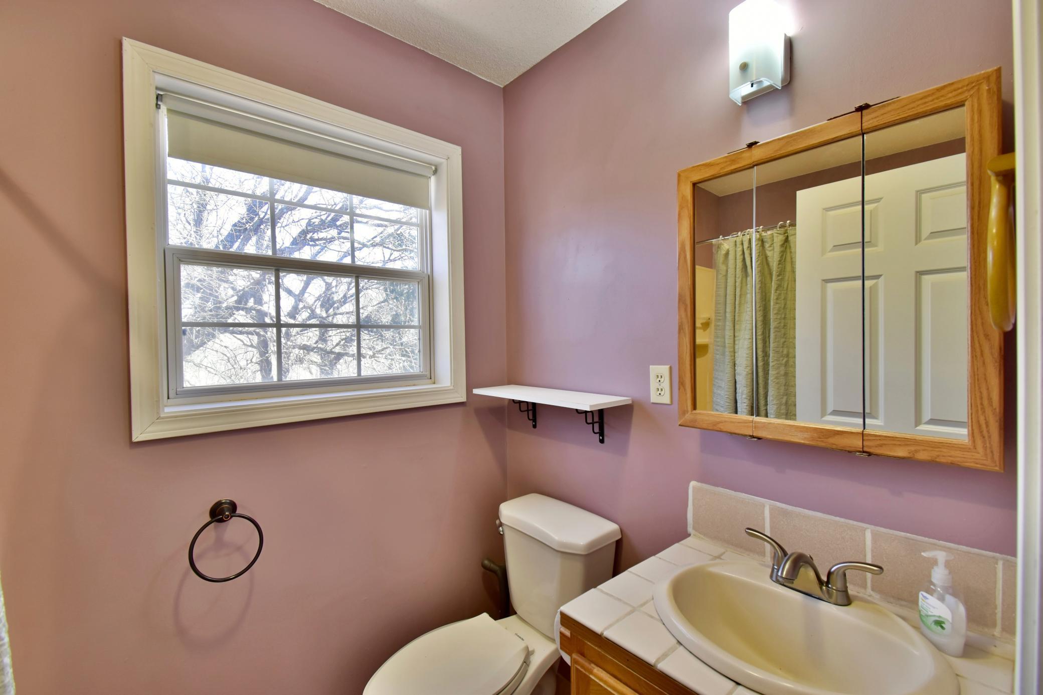 Upper Level Full Bath 1