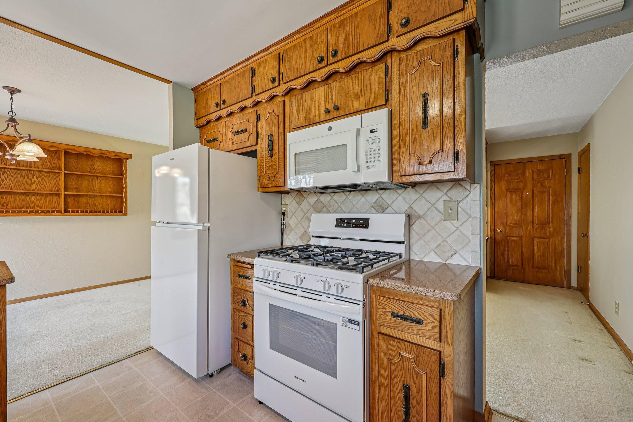 15-web-or-mls-Bittersweet Ln-S1704-013.jpg