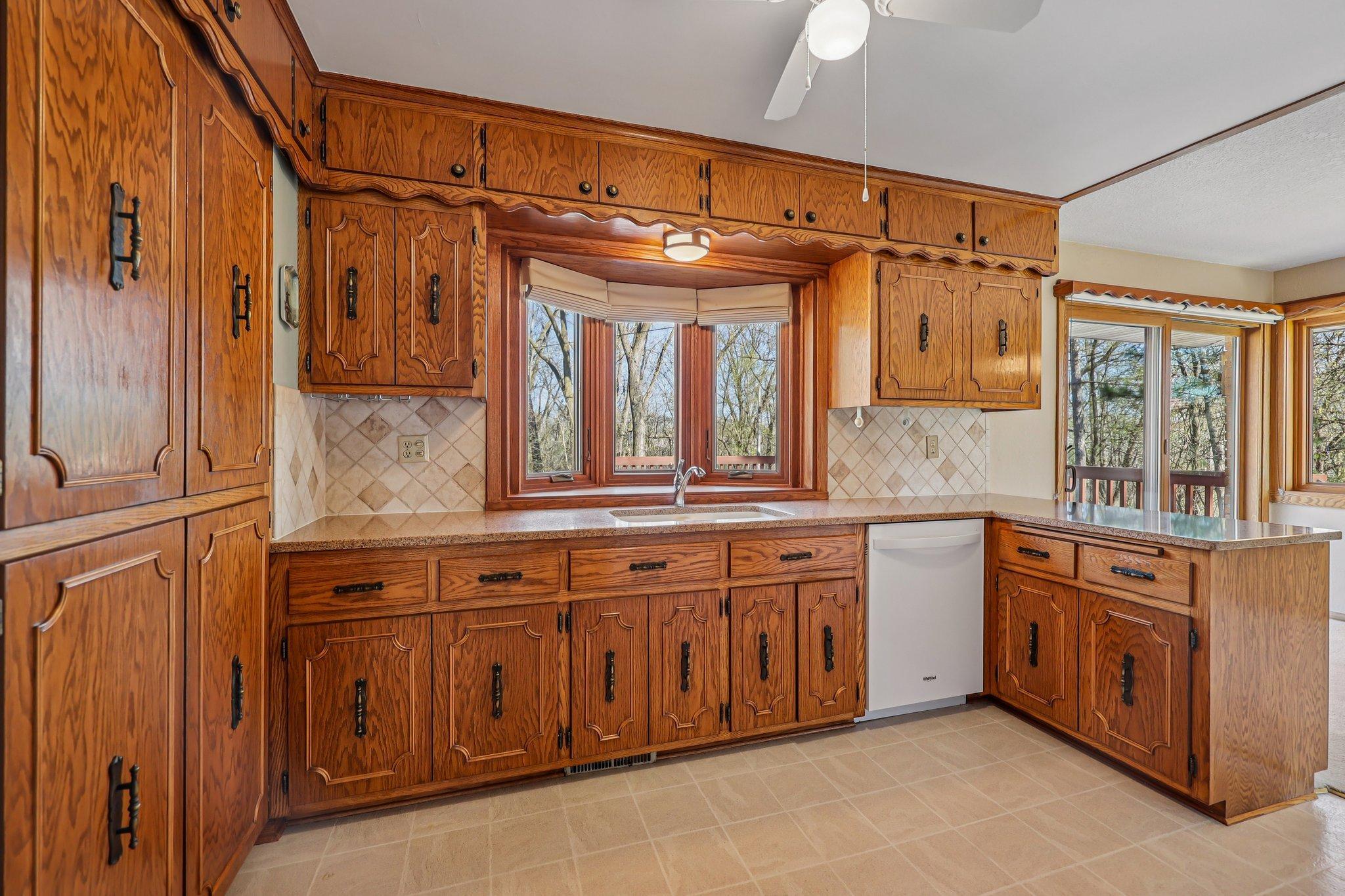 16-web-or-mls-Bittersweet Ln-S1704-014.jpg