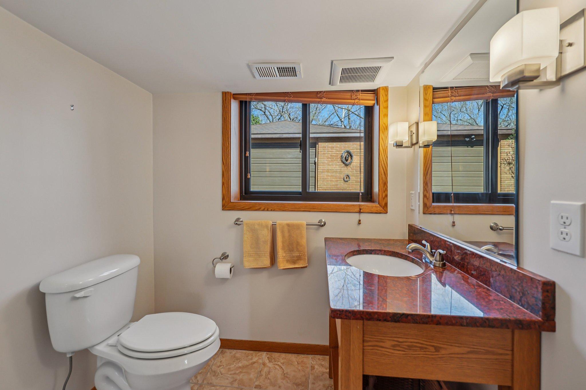 19-web-or-mls-Bittersweet Ln-S1704-017.jpg