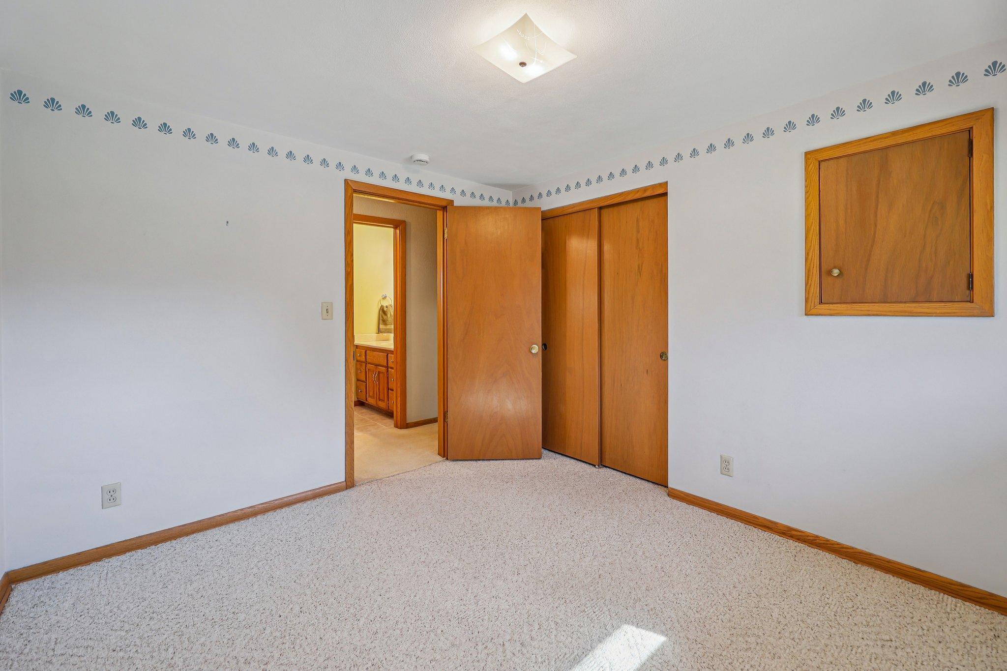 21-web-or-mls-Bittersweet Ln-S1704-019.jpg