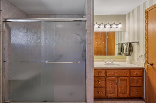 23-web-or-mls-Bittersweet Ln-S1704-021.jpg