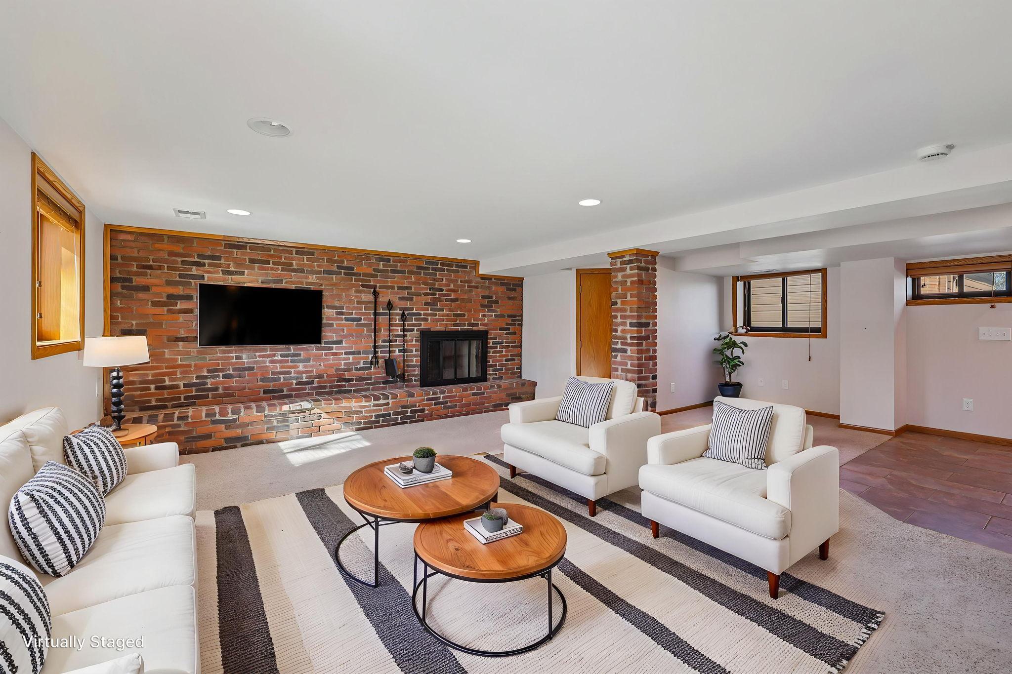 31-web-or-mls-Bittersweet Ln-S1704-028 virtually staged W.jpg