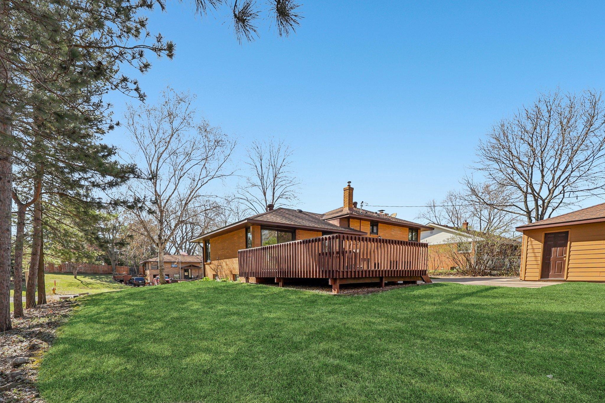 52-web-or-mls-Bittersweet Ln-S1704-048.jpg