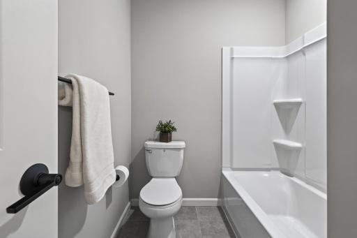 Upper Level Full bathtub/shower